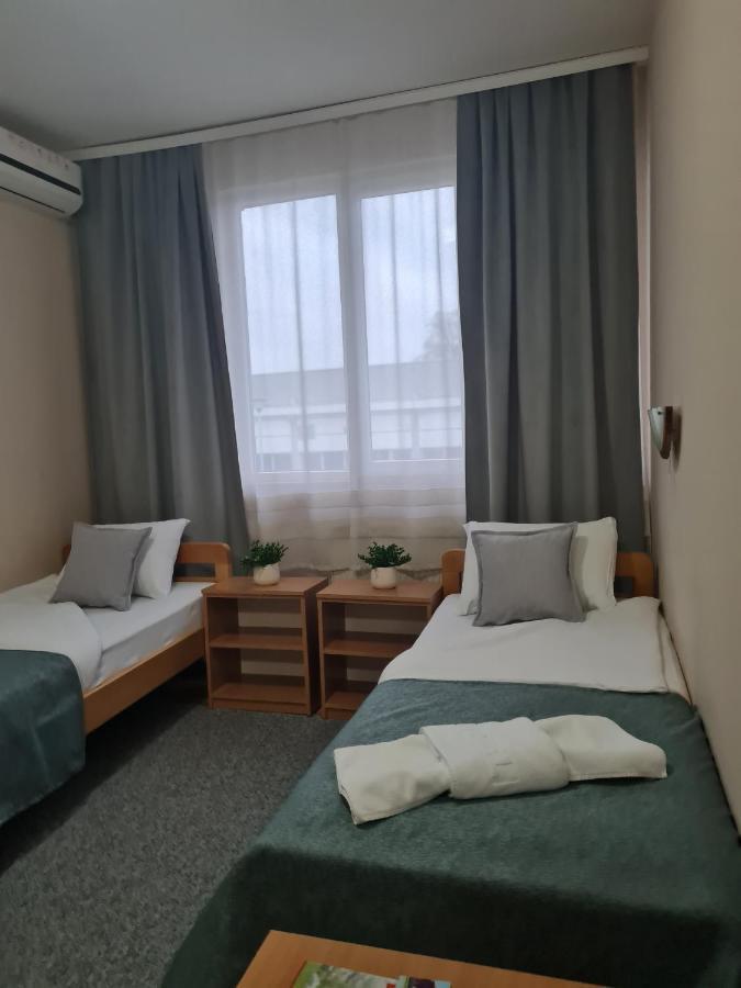 Garni Hotel Alma Пирот Екстериор снимка