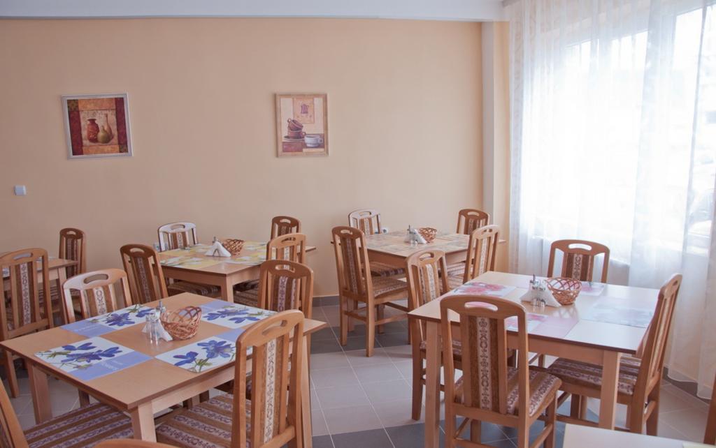 Garni Hotel Alma Пирот Екстериор снимка