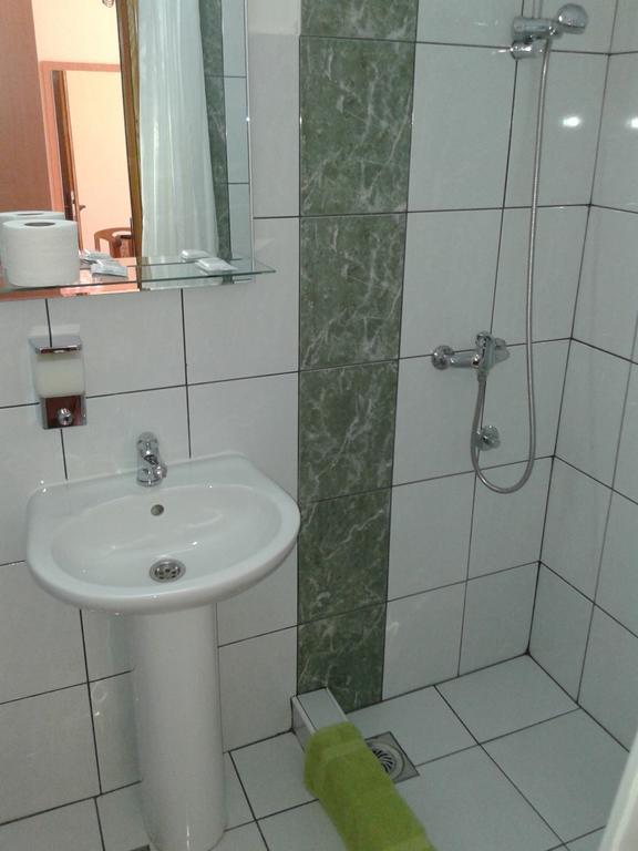 Garni Hotel Alma Пирот Стая снимка