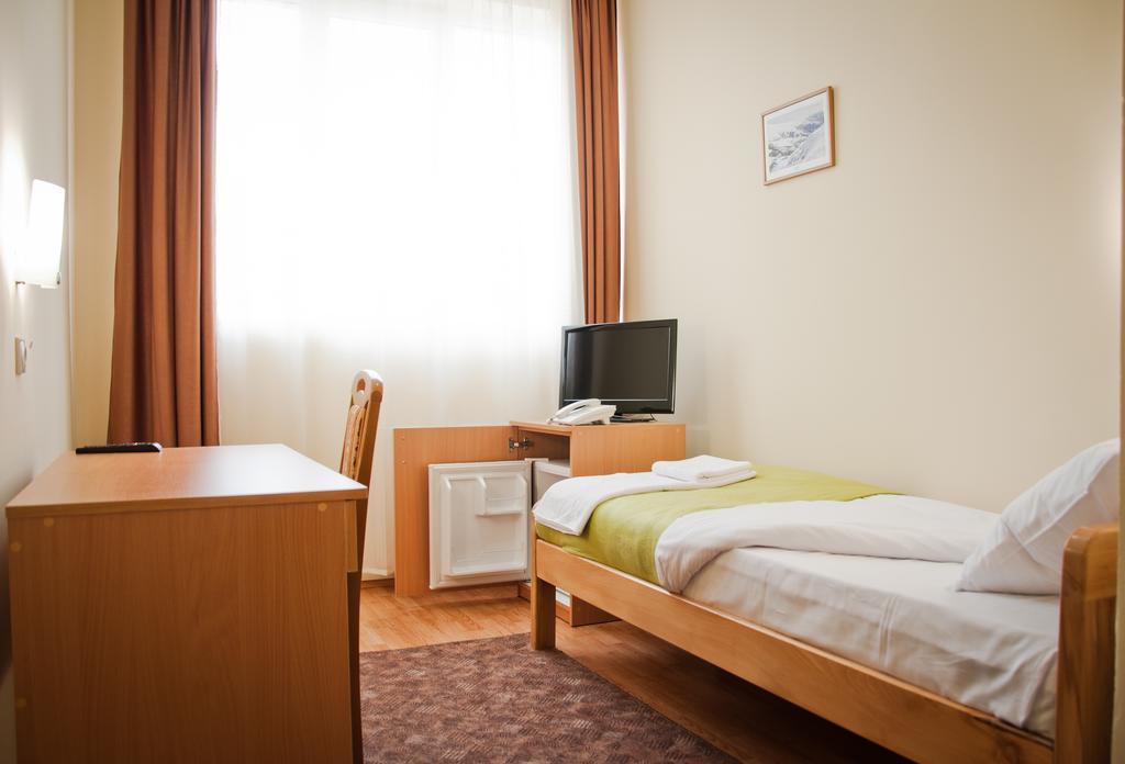 Garni Hotel Alma Пирот Стая снимка