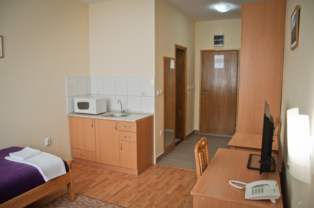 Garni Hotel Alma Пирот Стая снимка